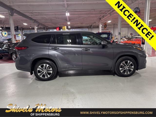 used 2020 Toyota Highlander car, priced at $24,987
