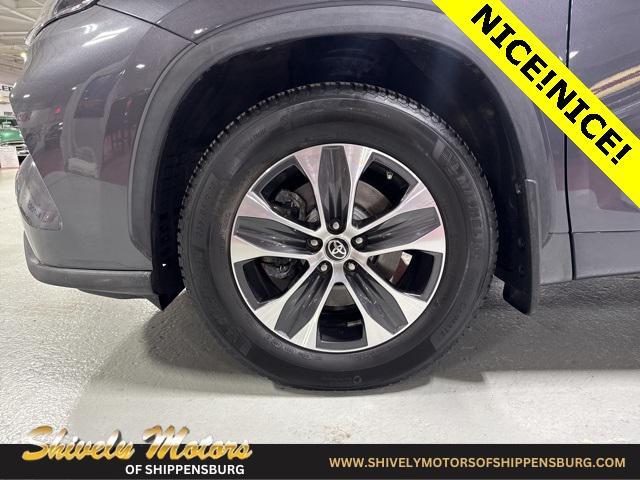 used 2020 Toyota Highlander car, priced at $24,987