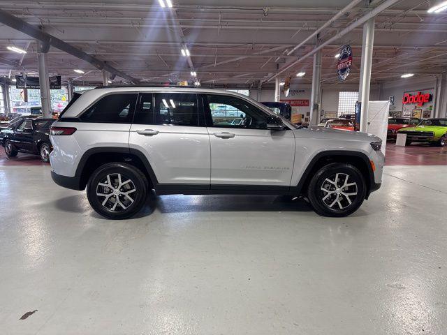 new 2025 Jeep Grand Cherokee car, priced at $41,771