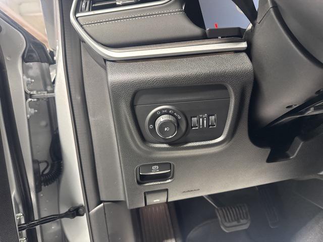 new 2025 Jeep Grand Cherokee car, priced at $43,771