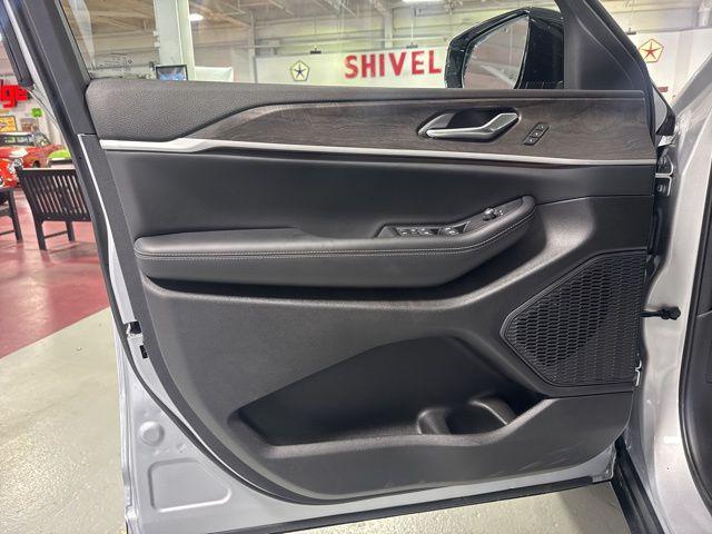 new 2025 Jeep Grand Cherokee car, priced at $41,771