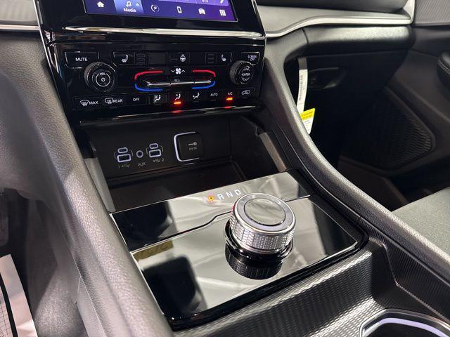 new 2025 Jeep Grand Cherokee car, priced at $38,167