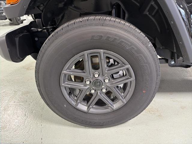 new 2025 Jeep Gladiator car, priced at $42,547