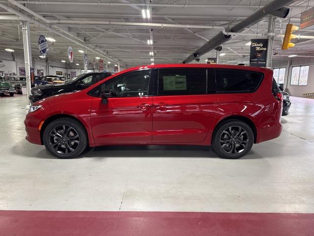 new 2026 Chrysler Pacifica car, priced at $46,165