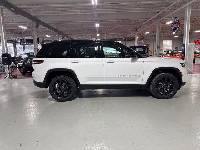 new 2025 Jeep Grand Cherokee car, priced at $46,326