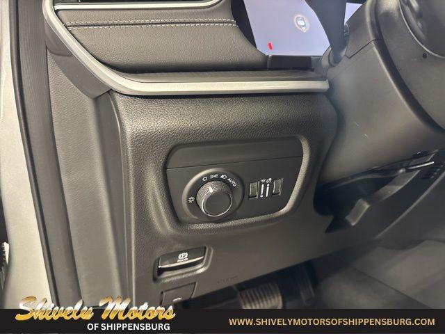 new 2025 Jeep Grand Cherokee L car, priced at $39,073