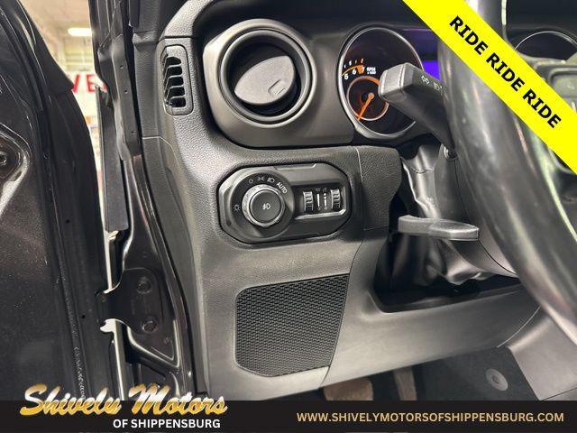 used 2022 Jeep Wrangler Unlimited car, priced at $26,117