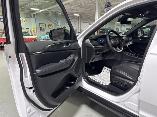 new 2025 Jeep Grand Cherokee car, priced at $44,024