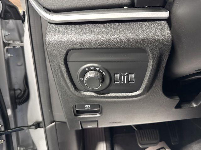 new 2025 Jeep Grand Cherokee car, priced at $37,370