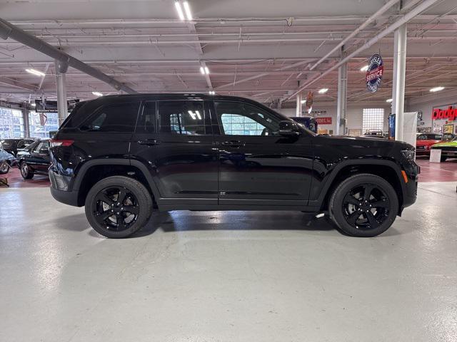 new 2025 Jeep Grand Cherokee car, priced at $42,054
