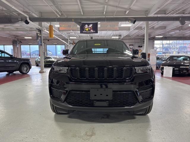 new 2025 Jeep Grand Cherokee car, priced at $42,054
