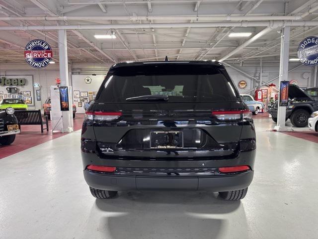 new 2025 Jeep Grand Cherokee car, priced at $42,054