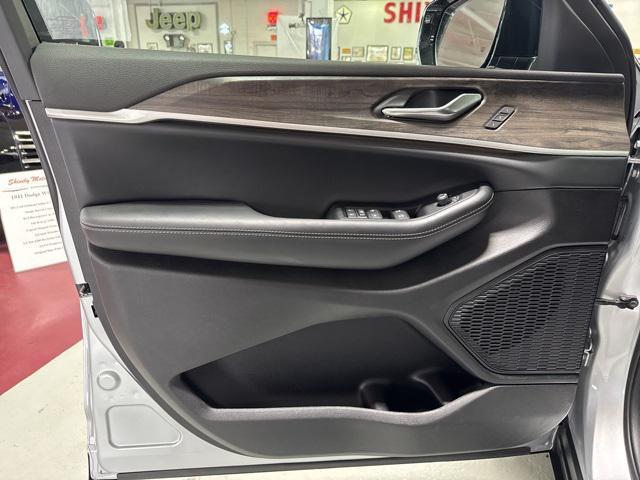 new 2025 Jeep Grand Cherokee car, priced at $47,485