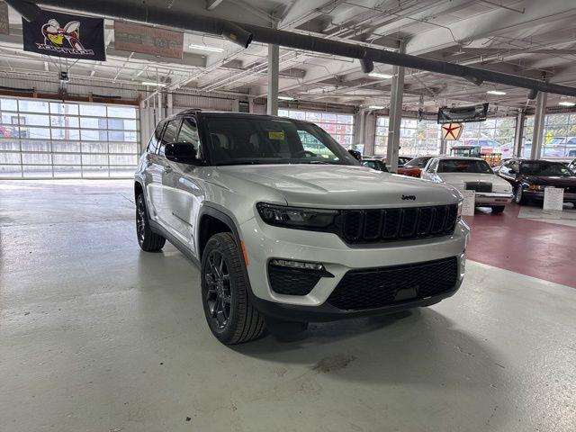 new 2025 Jeep Grand Cherokee car, priced at $44,735