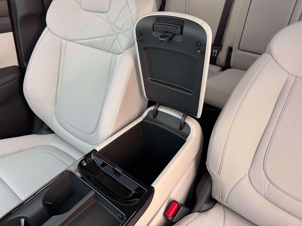 new 2026 Hyundai TUCSON Hybrid car, priced at $34,630