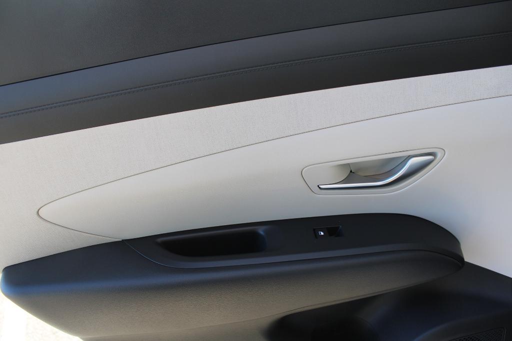 new 2026 Hyundai TUCSON Hybrid car, priced at $35,439