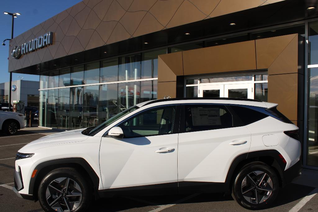 new 2026 Hyundai TUCSON Hybrid car, priced at $35,439