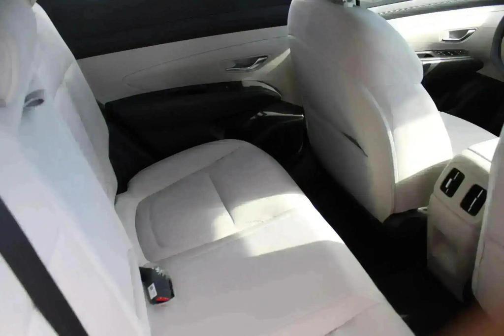 new 2026 Hyundai TUCSON Hybrid car, priced at $33,126