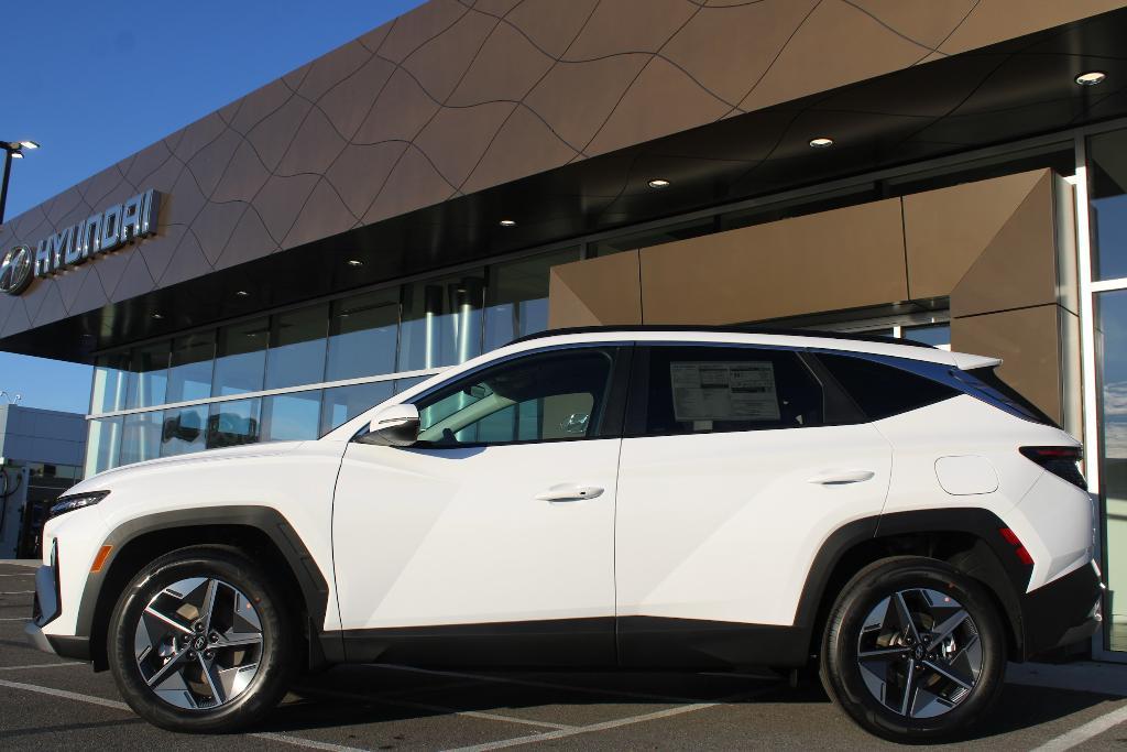 new 2026 Hyundai TUCSON Hybrid car, priced at $35,609
