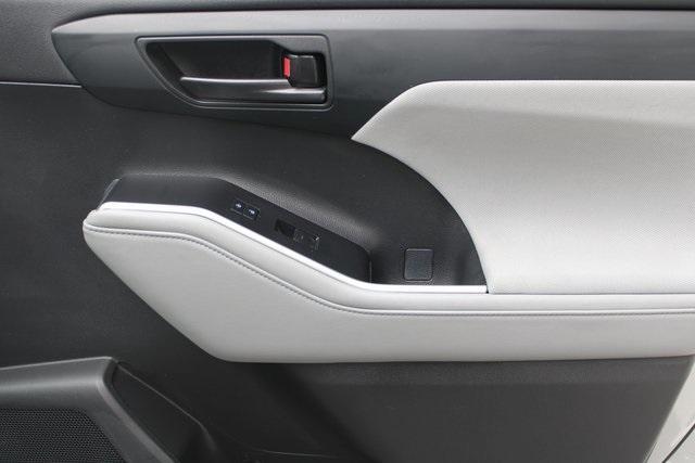 used 2023 Toyota Highlander car, priced at $29,147