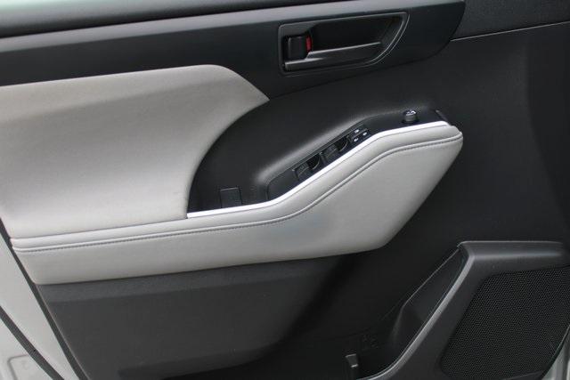 used 2023 Toyota Highlander car, priced at $29,147
