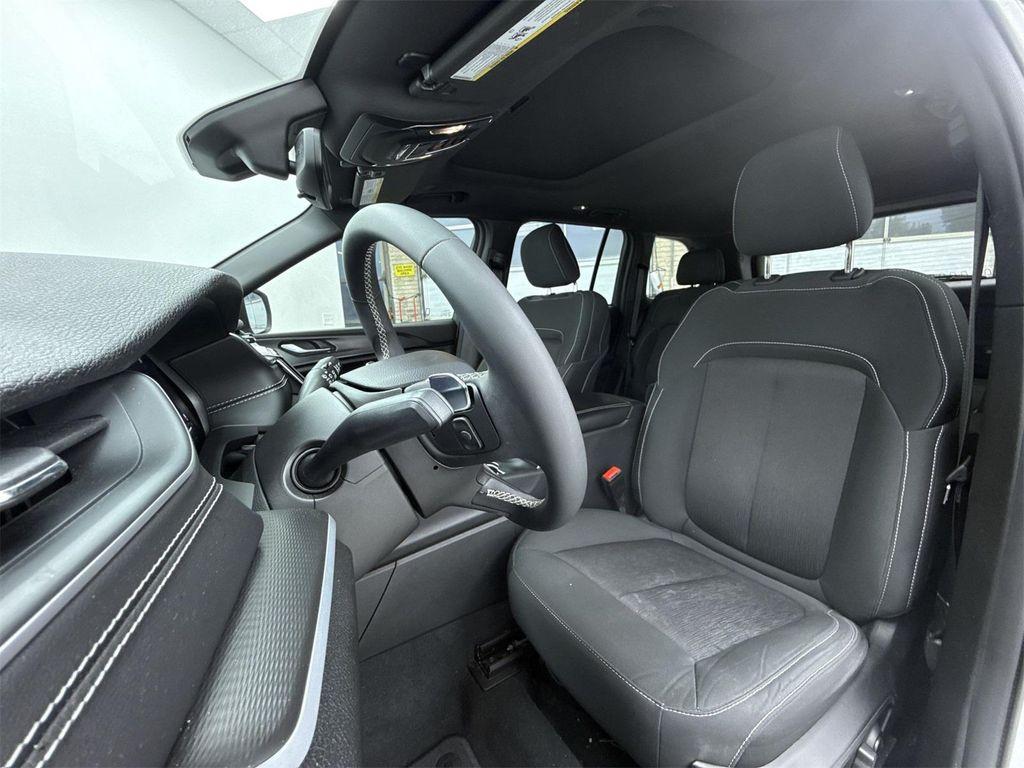 used 2024 Jeep Grand Cherokee car, priced at $28,788