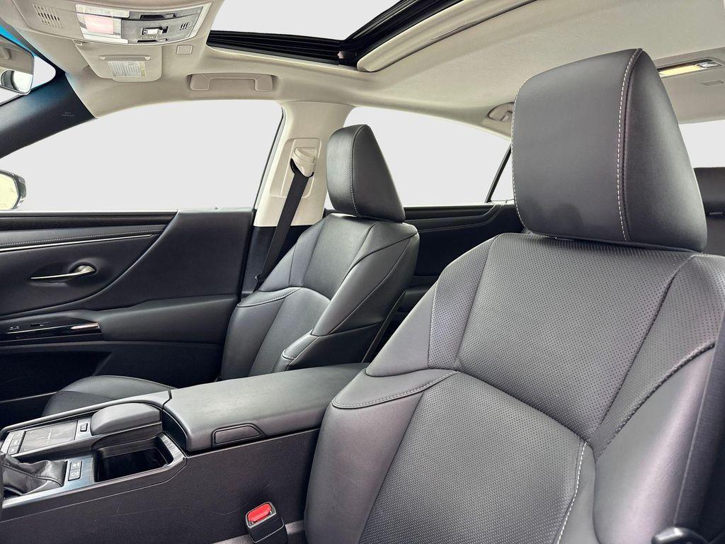 used 2022 Lexus ES 300h car, priced at $30,888
