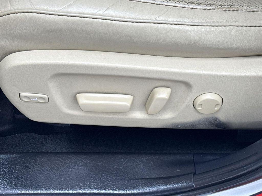 used 2019 Toyota Highlander car, priced at $24,988