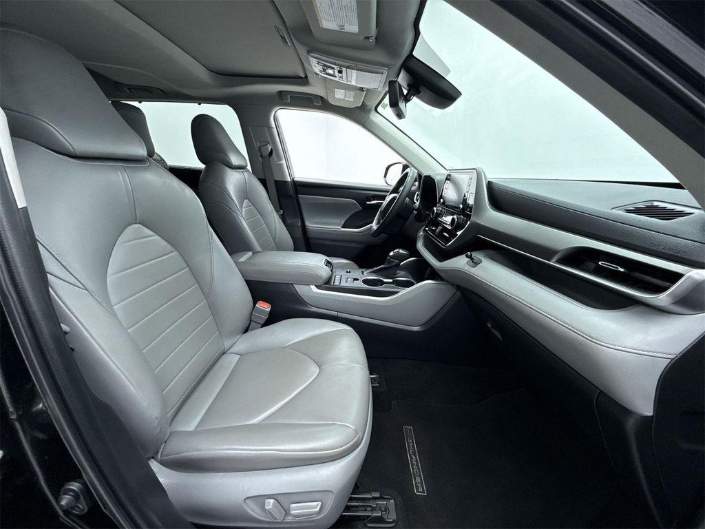 used 2022 Toyota Highlander car, priced at $29,048