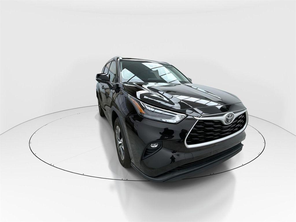 used 2022 Toyota Highlander car, priced at $29,048