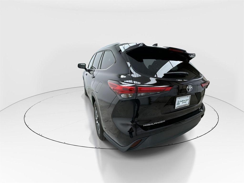 used 2022 Toyota Highlander car, priced at $29,048