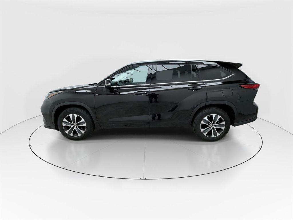 used 2022 Toyota Highlander car, priced at $29,048