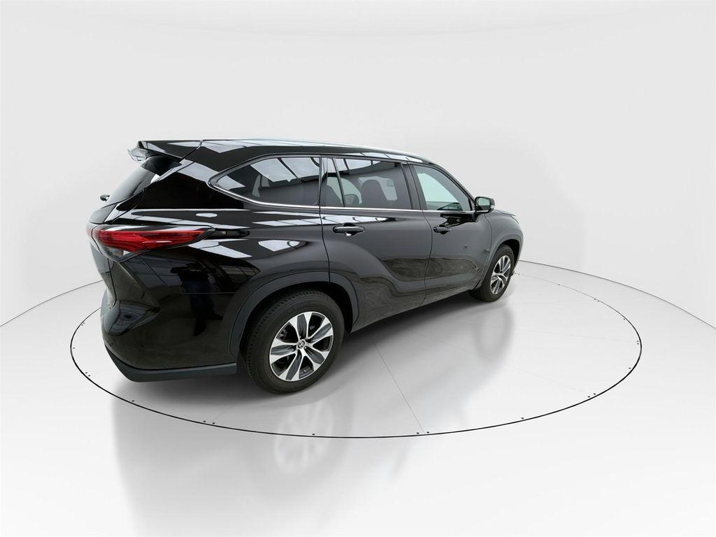 used 2022 Toyota Highlander car, priced at $29,048