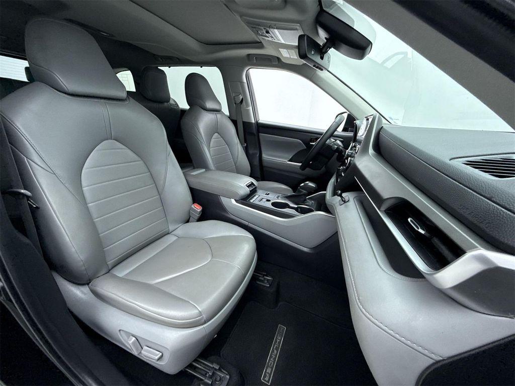 used 2022 Toyota Highlander car, priced at $29,048