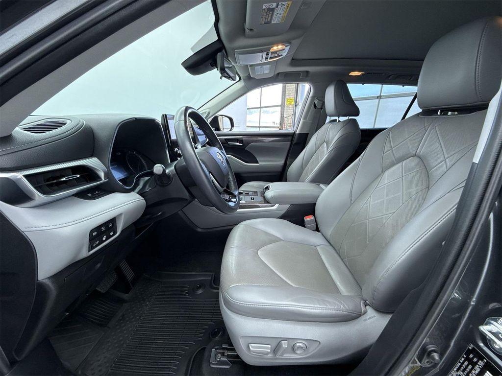 used 2021 Toyota Highlander Hybrid car, priced at $30,598