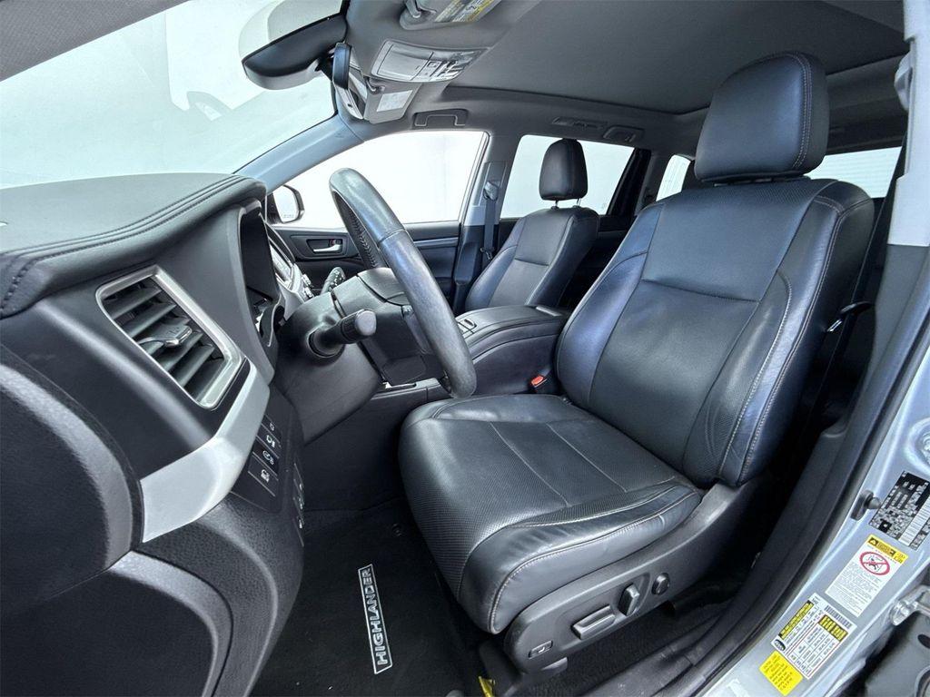 used 2019 Toyota Highlander car, priced at $28,428