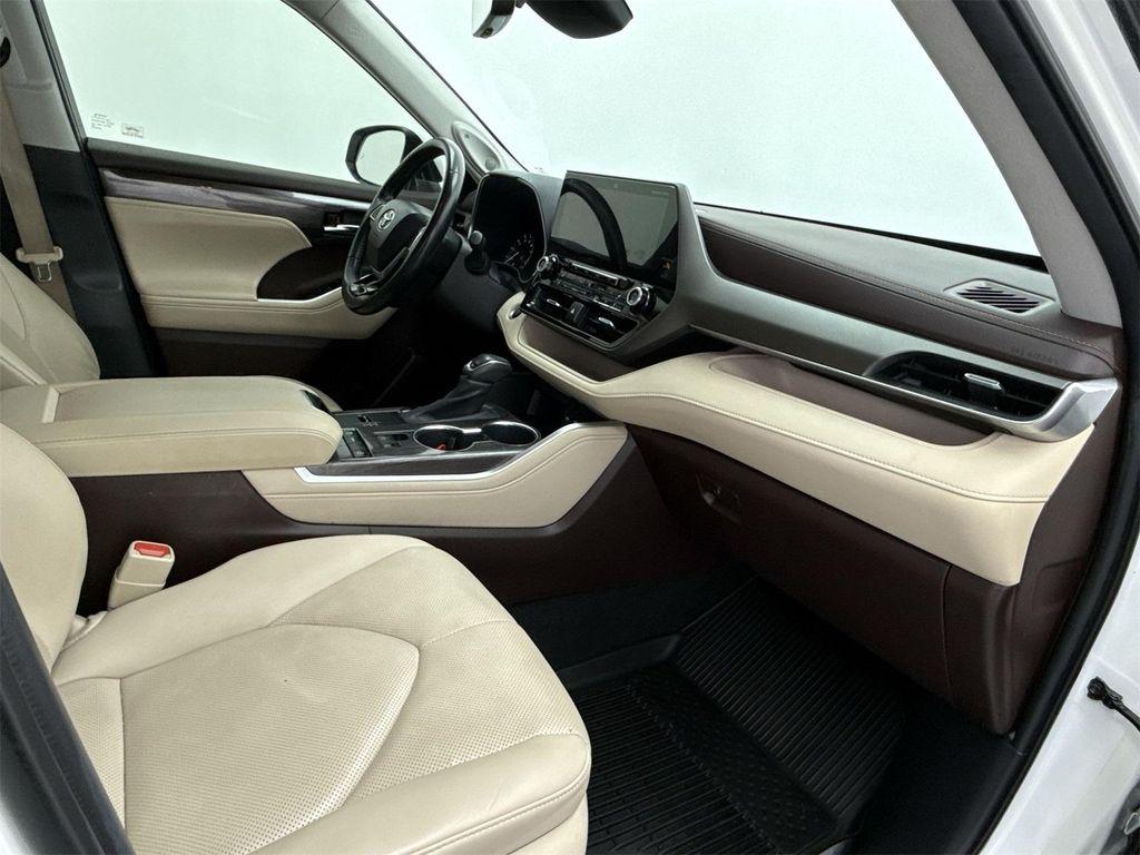 used 2020 Toyota Highlander car, priced at $24,428