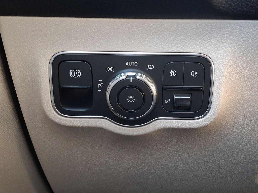 new 2026 Mercedes-Benz GLB 250 car, priced at $52,160