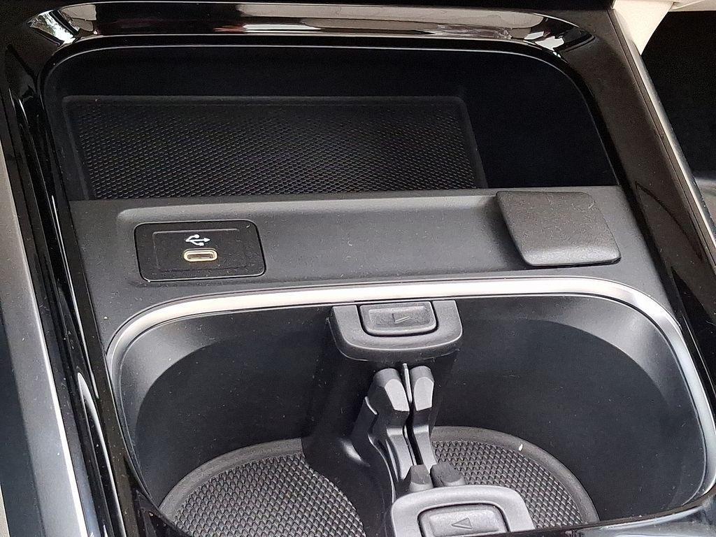 new 2026 Mercedes-Benz GLB 250 car, priced at $51,415