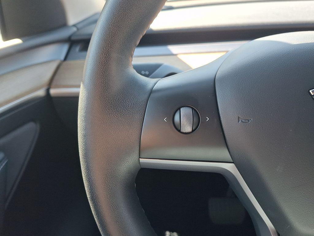 Tesla Model Y view 21