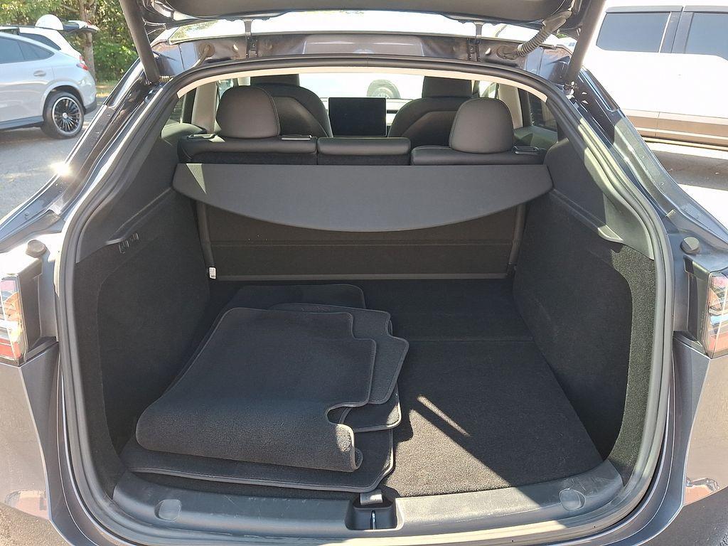 Tesla Model Y view 27