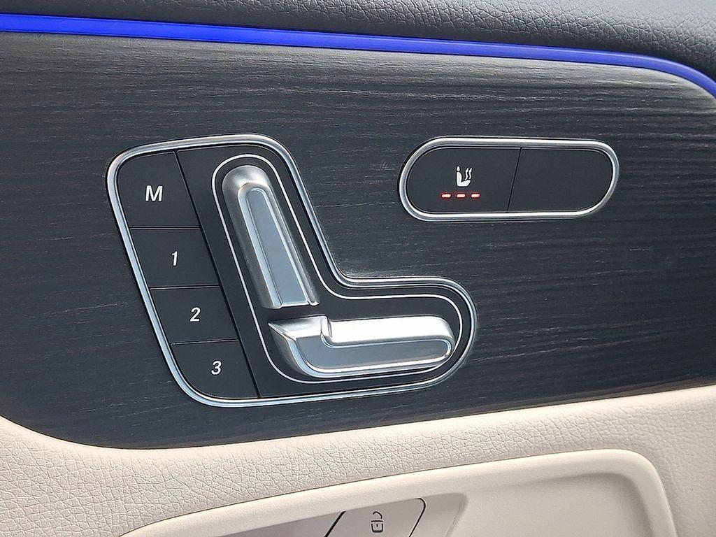 used 2025 Mercedes-Benz GLB 250 car, priced at $44,284