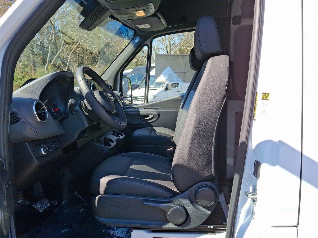 new 2025 Mercedes-Benz Sprinter 2500 car, priced at $61,685