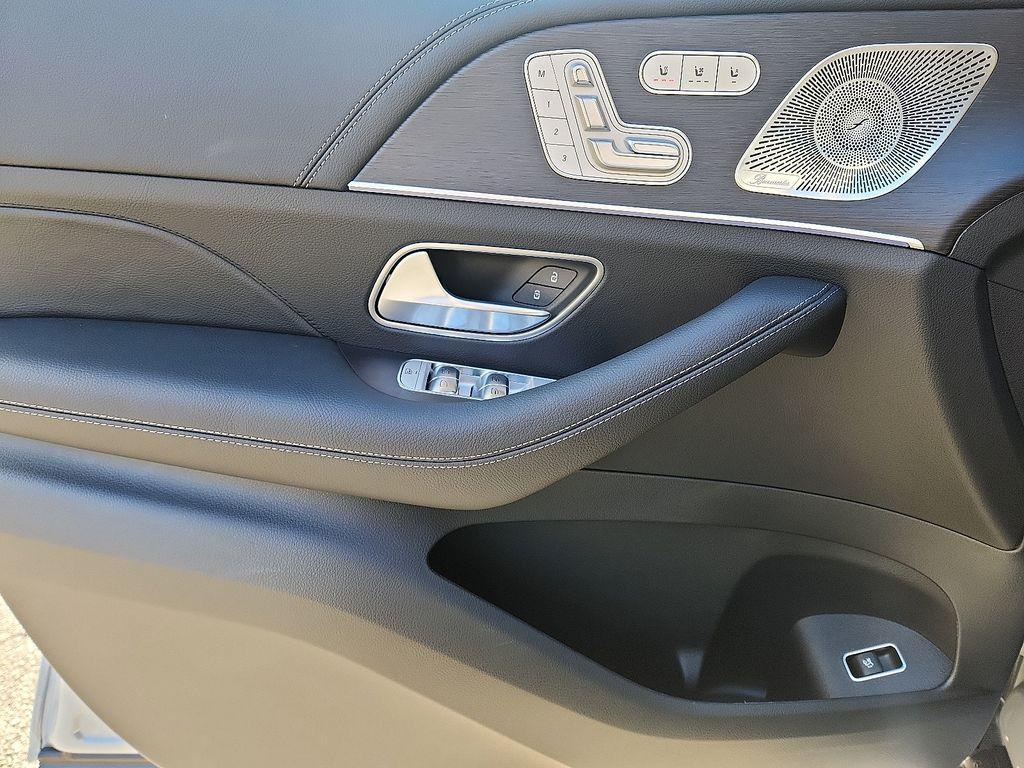 new 2026 Mercedes-Benz GLS 580 car, priced at $126,150