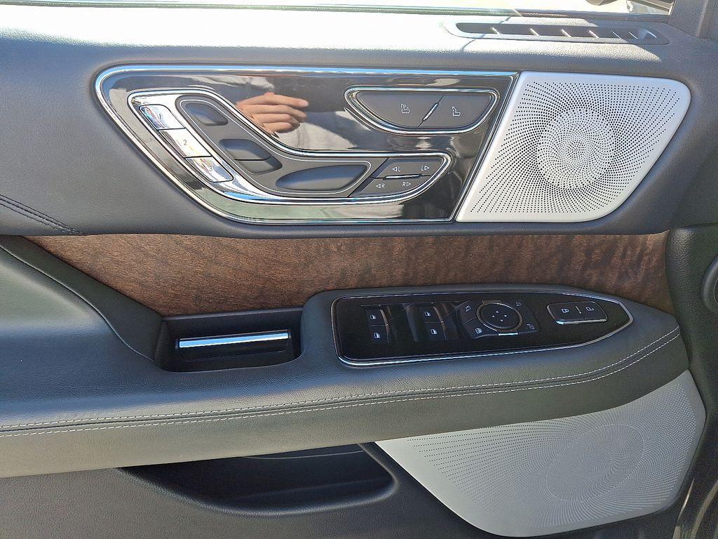 used 2022 Lincoln Navigator car, priced at $53,400