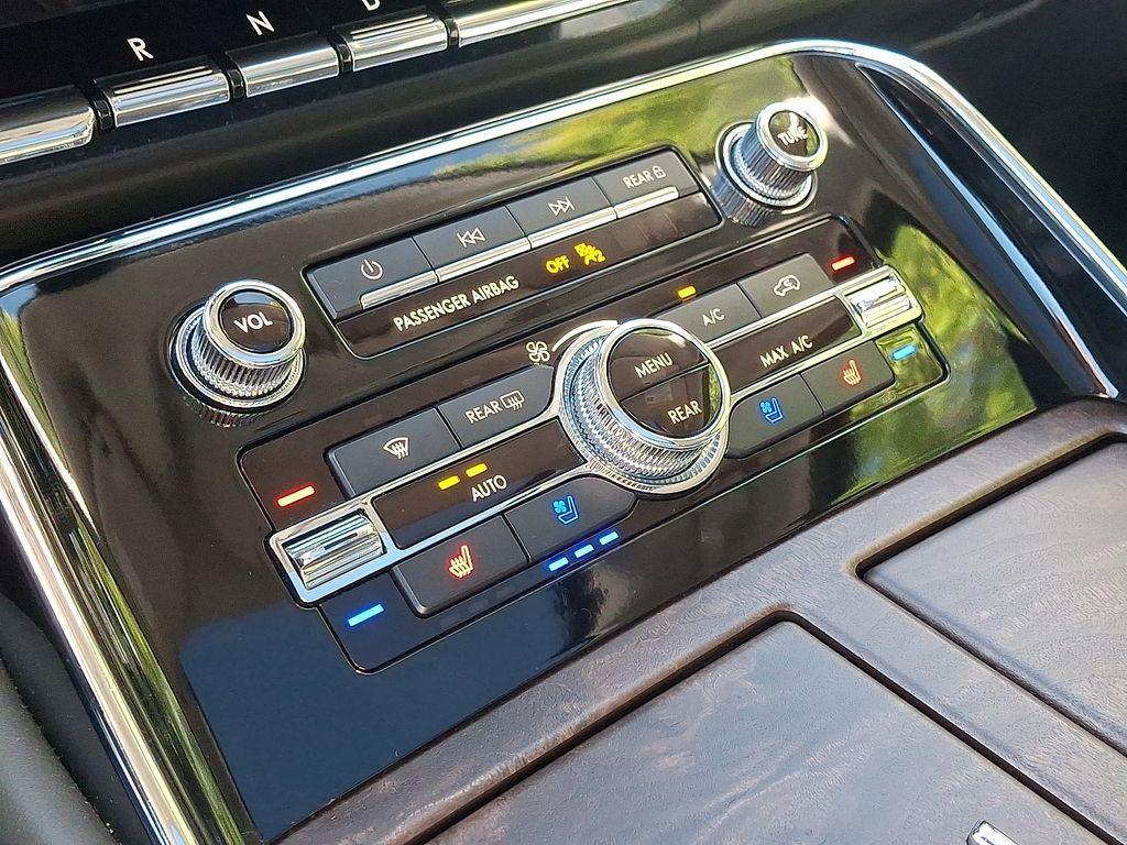 used 2022 Lincoln Navigator car, priced at $53,400