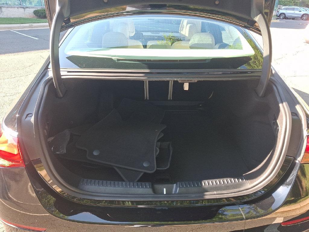 Mercedes-Benz E-Class view 26