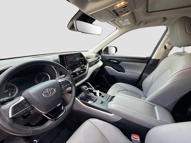 used 2020 Toyota Highlander car, priced at $27,500
