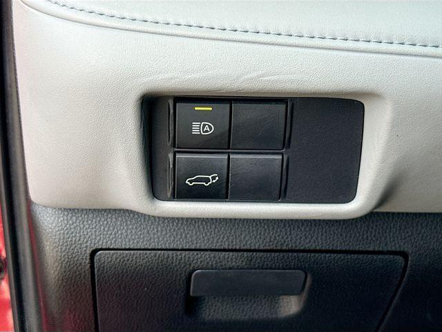 used 2020 Toyota Highlander car, priced at $27,500