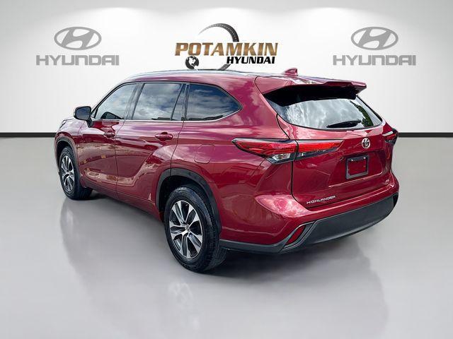 used 2020 Toyota Highlander car, priced at $27,500